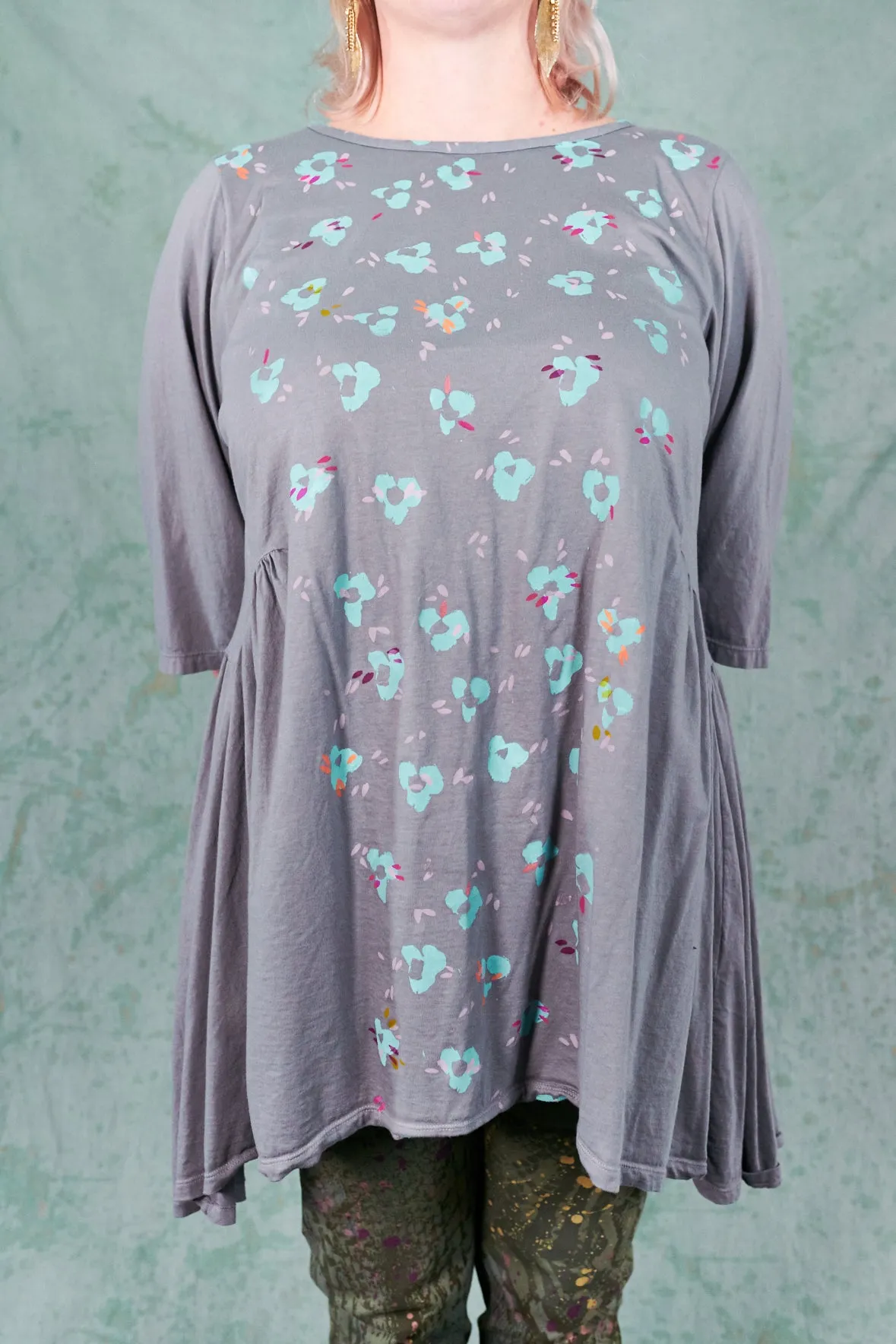 2284 Jen's Tunic Pewter-Spring Flower