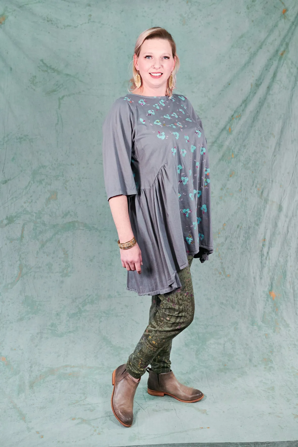 2284 Jen's Tunic Pewter-Spring Flower