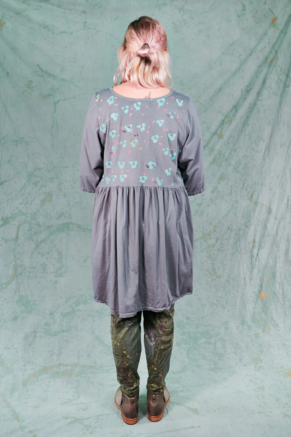 2284 Jen's Tunic Pewter-Spring Flower