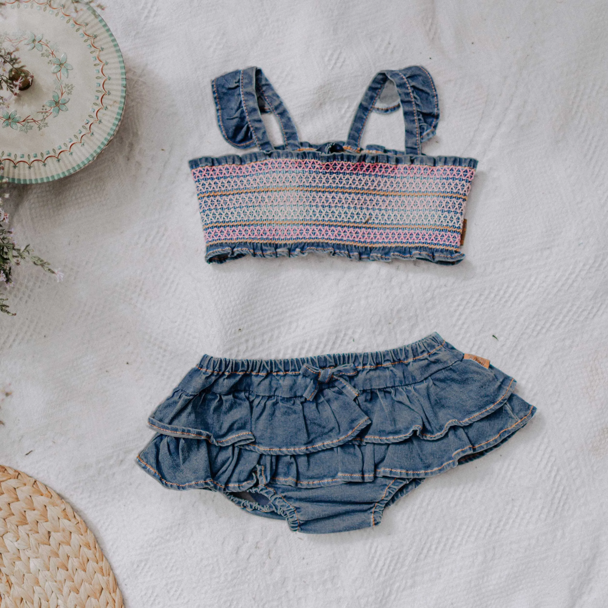 Bloomer bleu en denim extensible avec jupette, bébé || Blue stretch denim bloomer with skirt, baby
