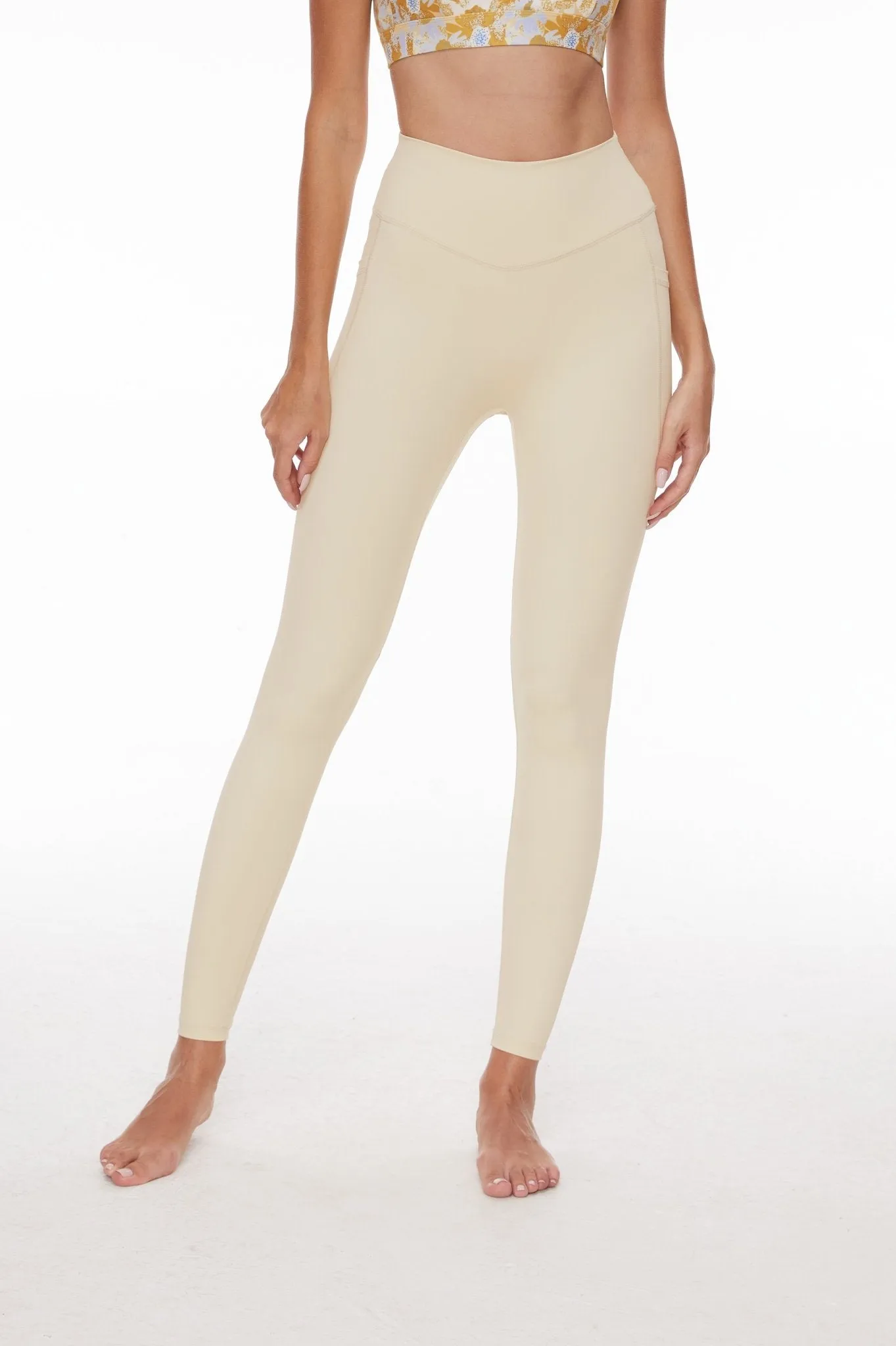Buttercream Seamless High-Waisted Leggings for Women – Soft Neutral Tone Activewear for Everyday Movement