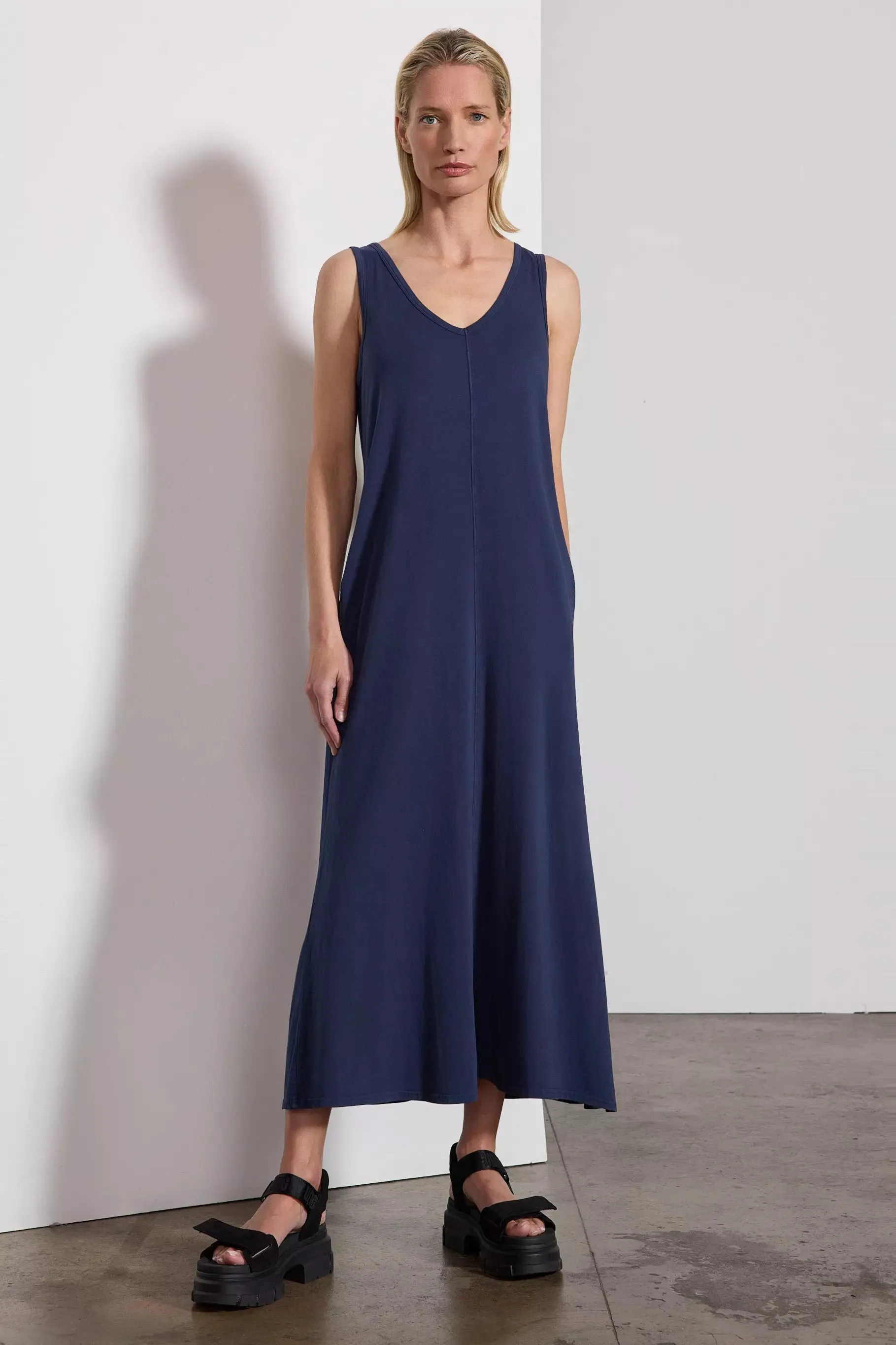 Calm V-Neck Dress - Deep Navy