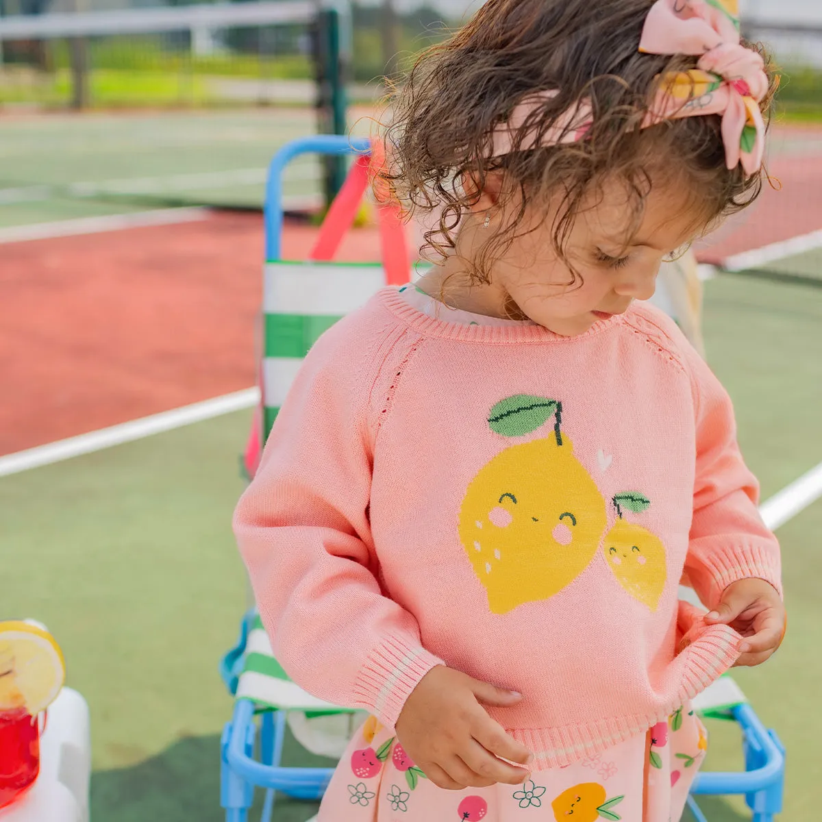 Chandail de tricot rose à motif de citrons, bébé || Pink knit sweater with lemon pattern, baby