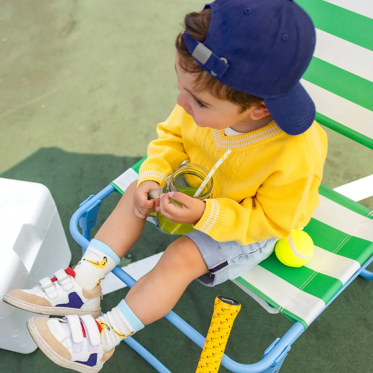 Chandail en tricot jaune col V, bébé || Yellow knit sweater with V neck, baby
