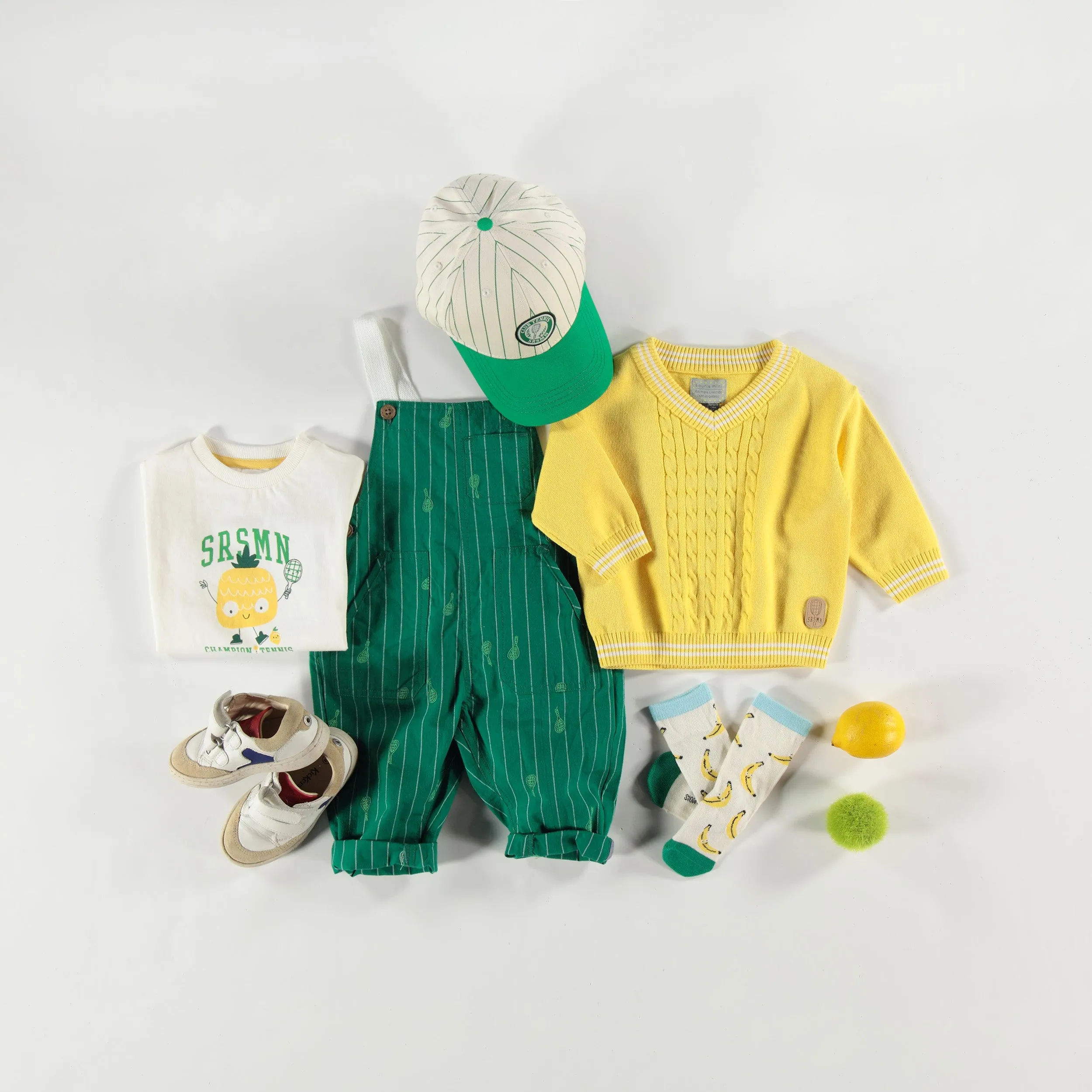 Chandail en tricot jaune col V, bébé || Yellow knit sweater with V neck, baby