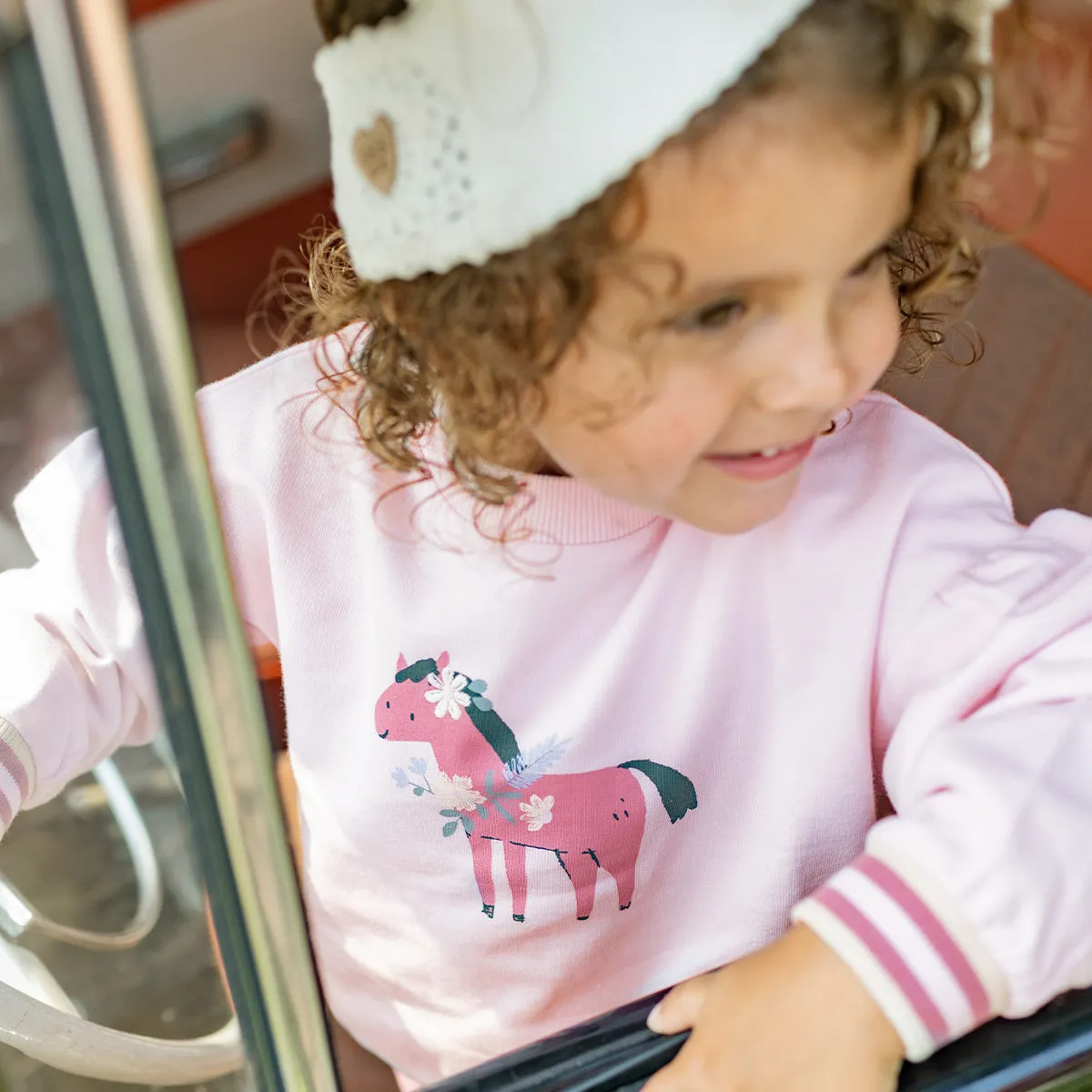Chandail rose en coton français avec imprimé de cheval, bébé || Pink sweater in French terry with horse print, baby
