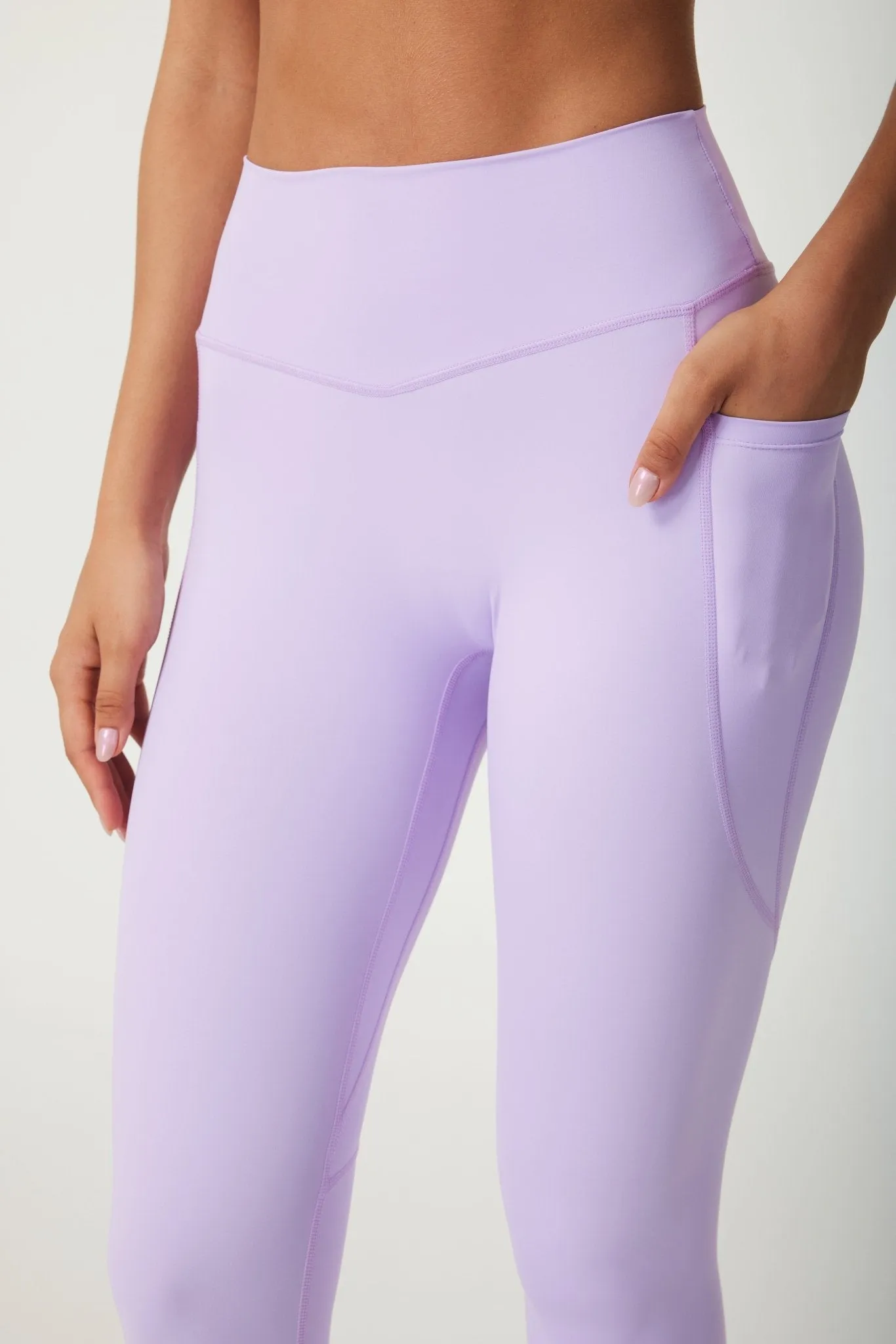 FlowRise Women’s Seamless High-Waisted Leggings – Ultra-Soft Workout Tights with Side Pockets for Yoga, Training & Everyday Wear