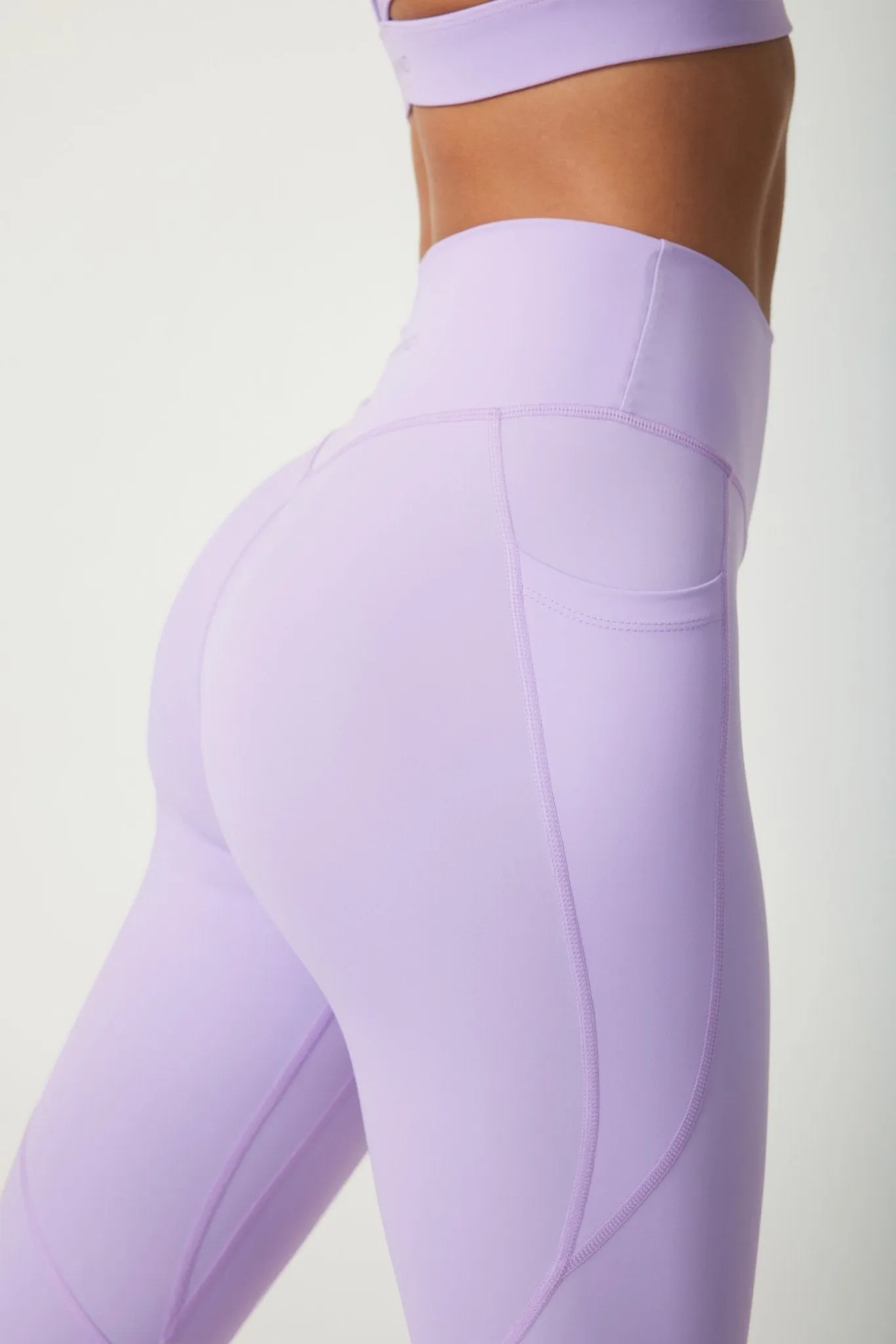 FlowRise Women’s Seamless High-Waisted Leggings – Ultra-Soft Workout Tights with Side Pockets for Yoga, Training & Everyday Wear