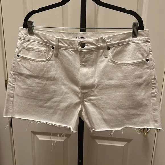 FRAME women’s LE SIMONE SHORT RAW RUMPLED BLANC GRIND