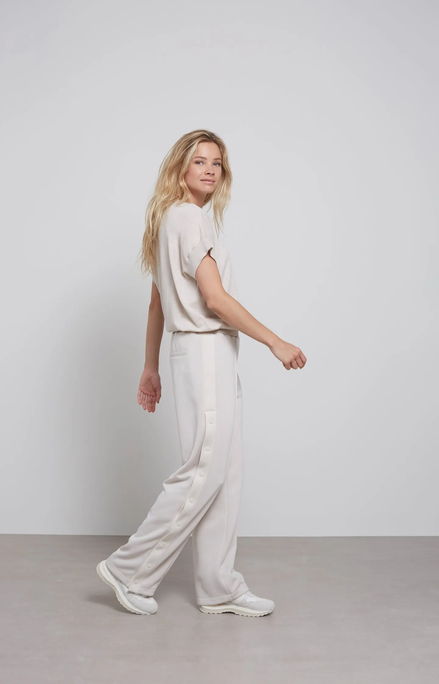 Jersey wide leg trousers with elastic waist and buttons
