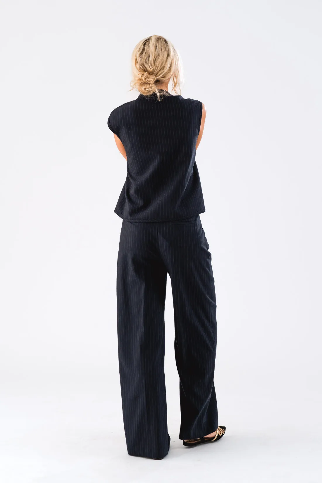 LOLLYS LAUNDRY Abbey Vest | Dark Navy