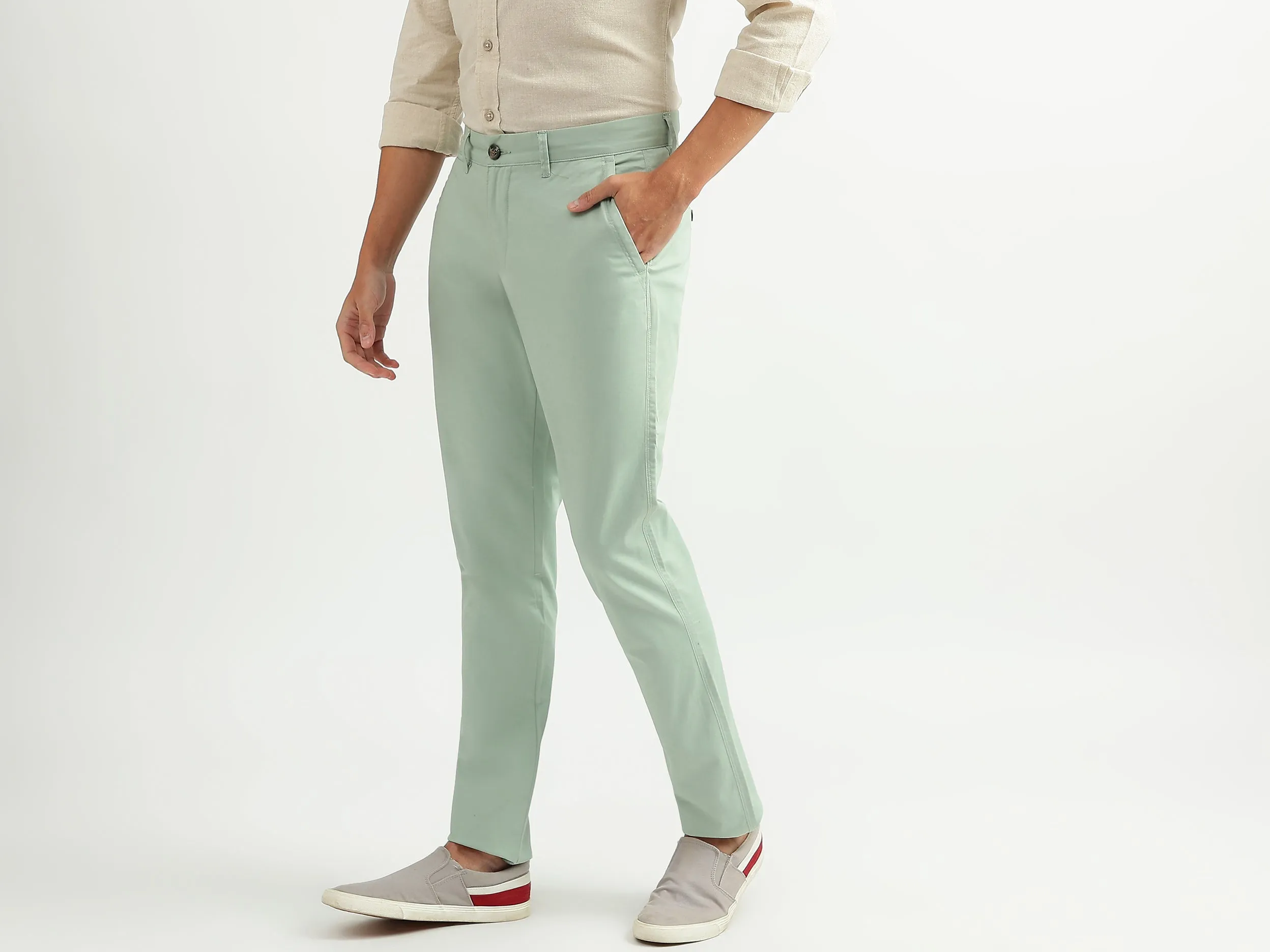 Men Solid Slim Fit Trousers
