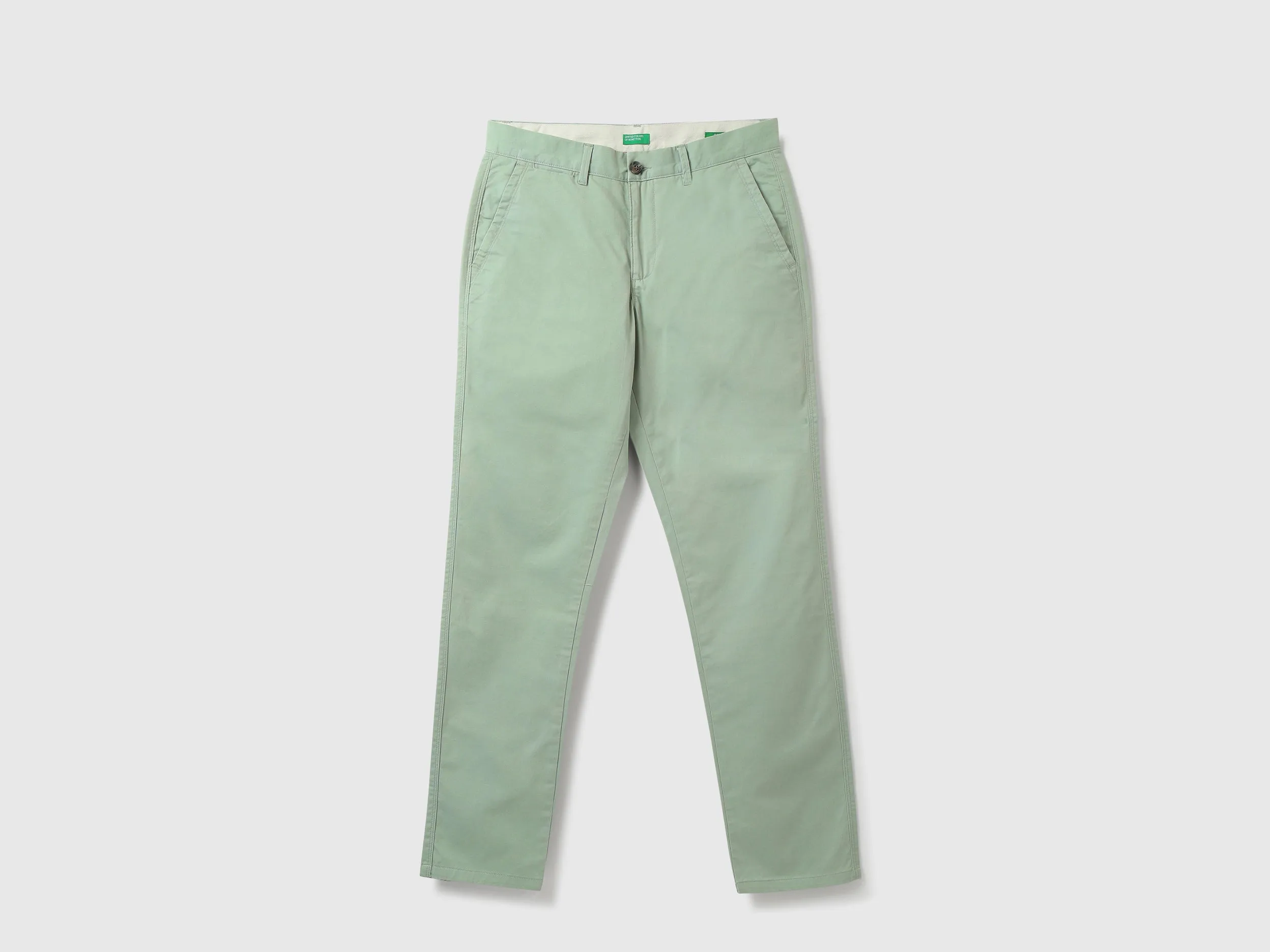Men Solid Slim Fit Trousers