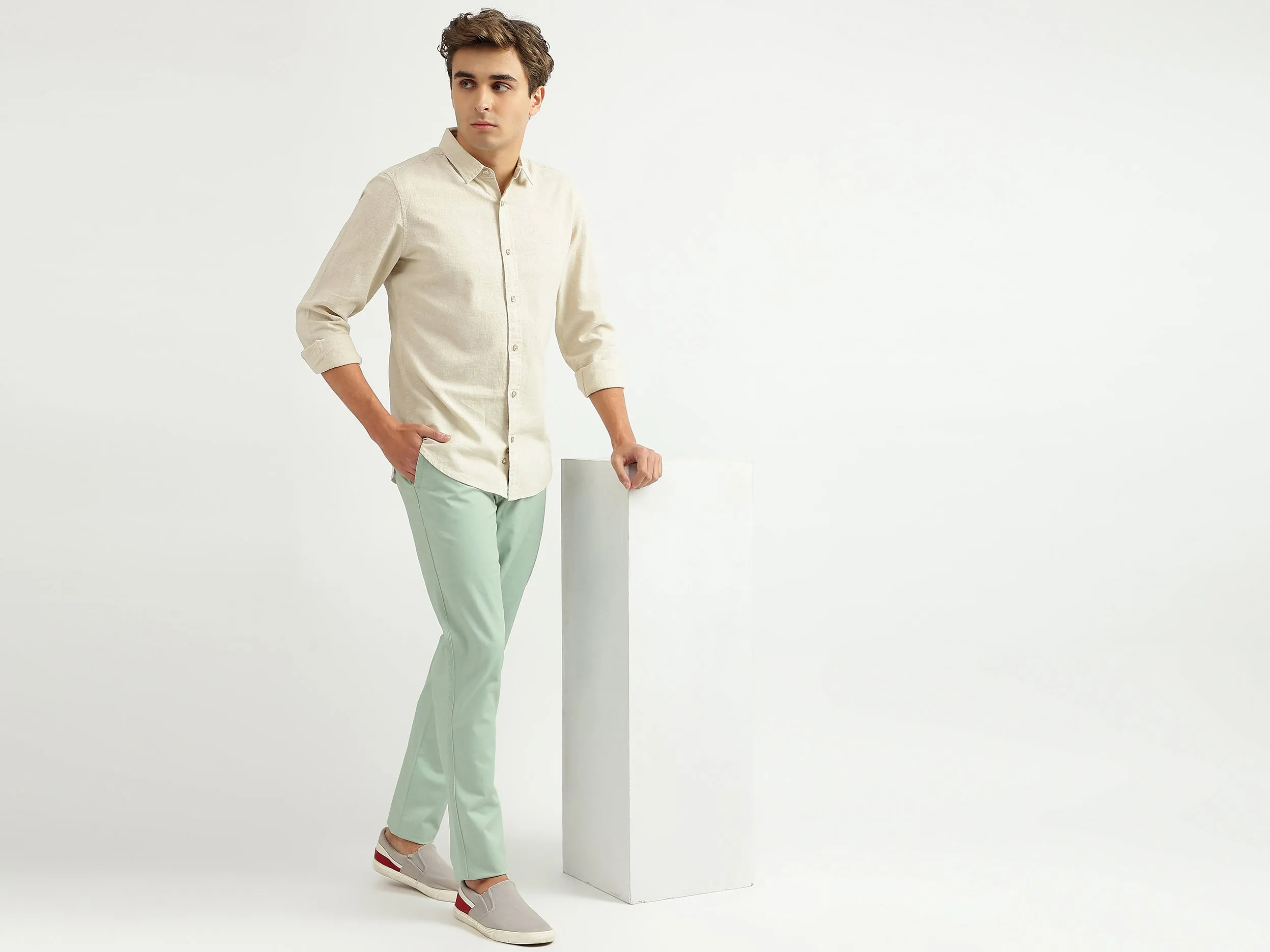 Men Solid Slim Fit Trousers