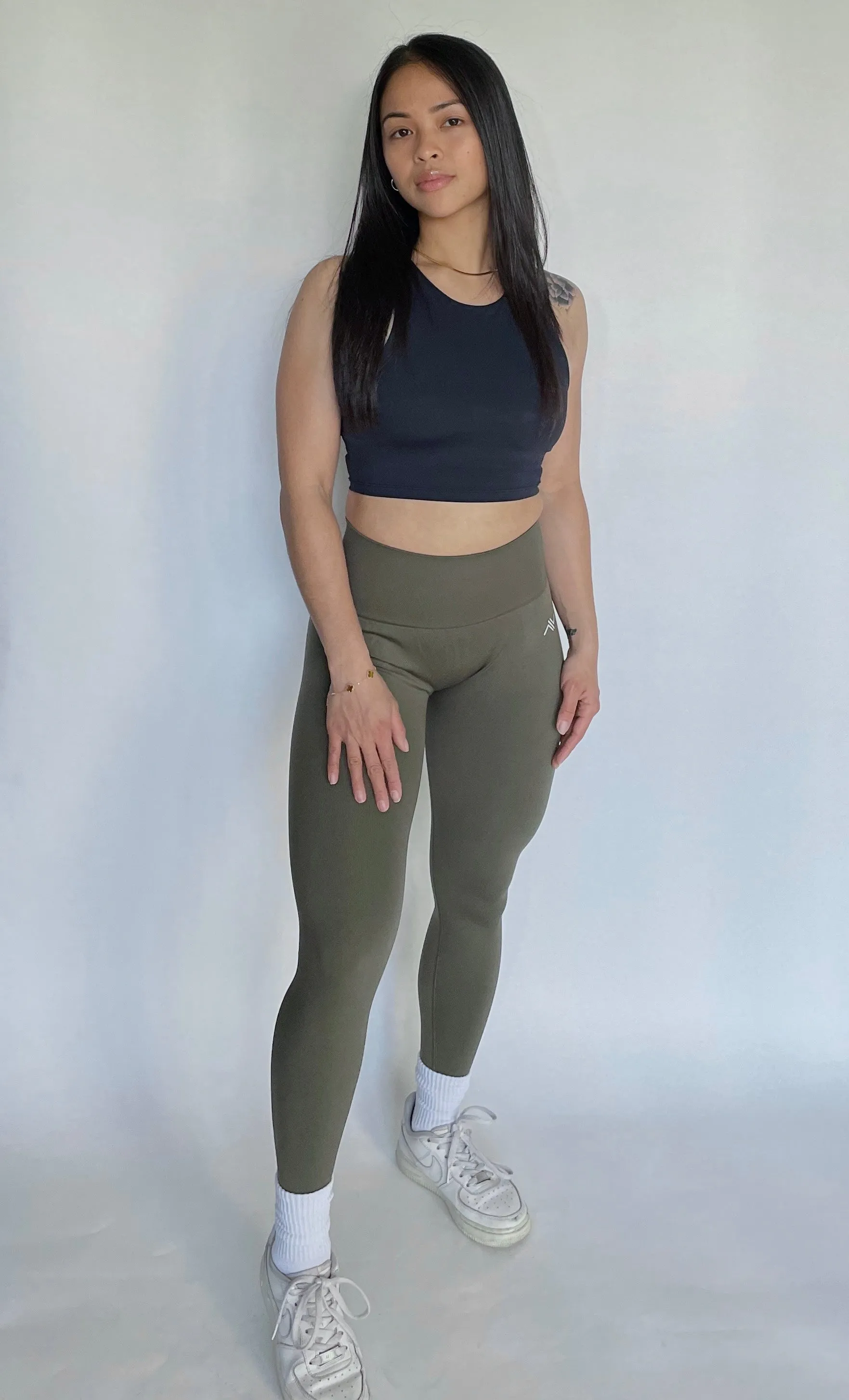 Steadfast- Seamless Leggings in Olive