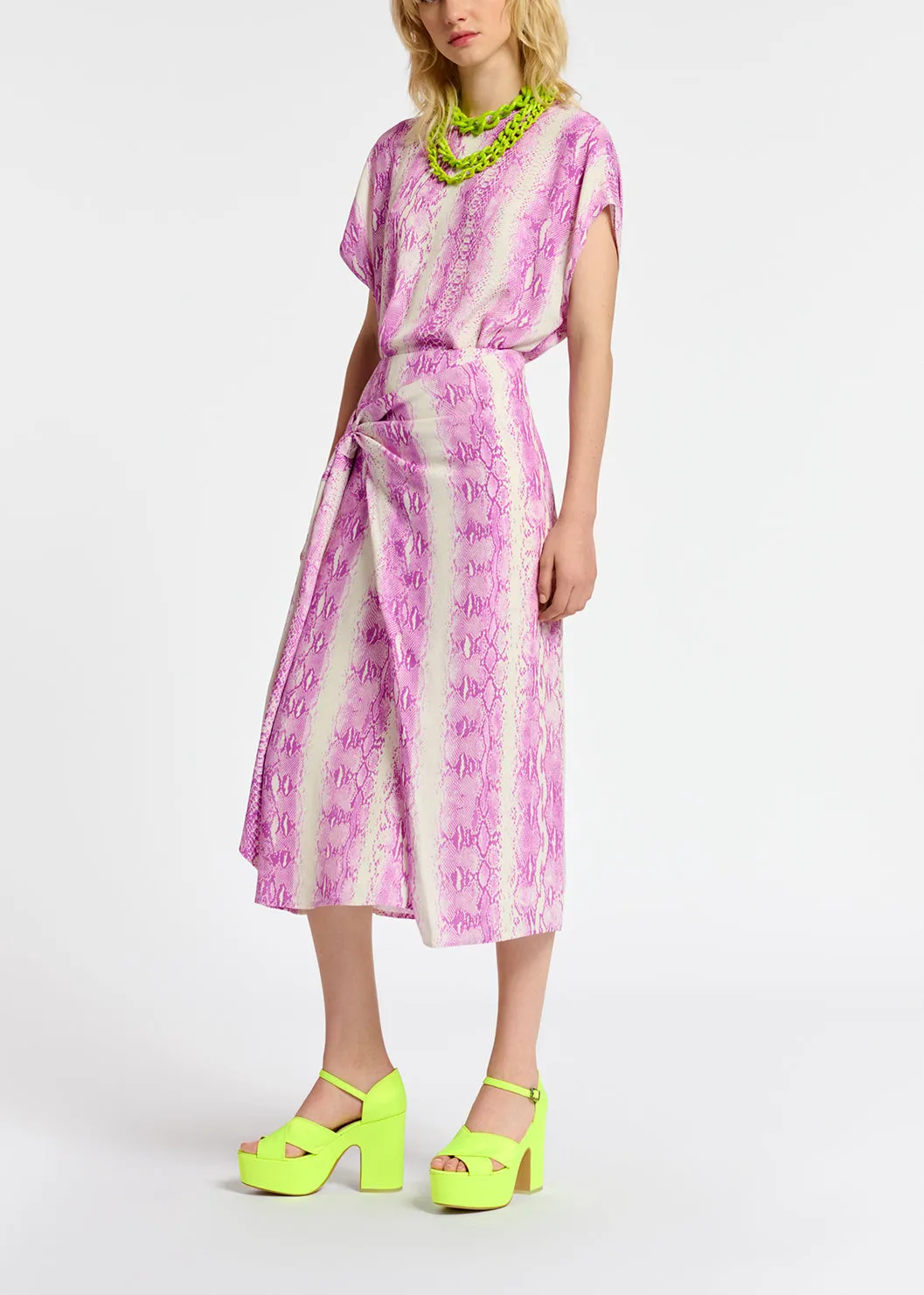 White and purple snake-print short-sleeved top