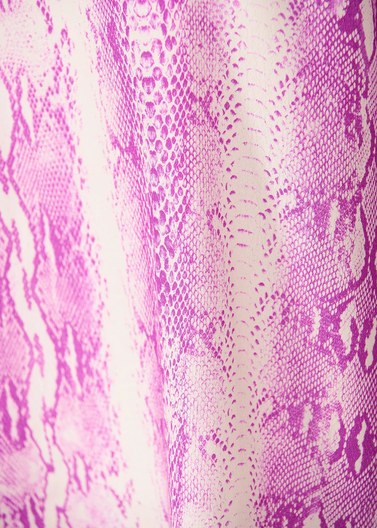 White and purple snake-print short-sleeved top