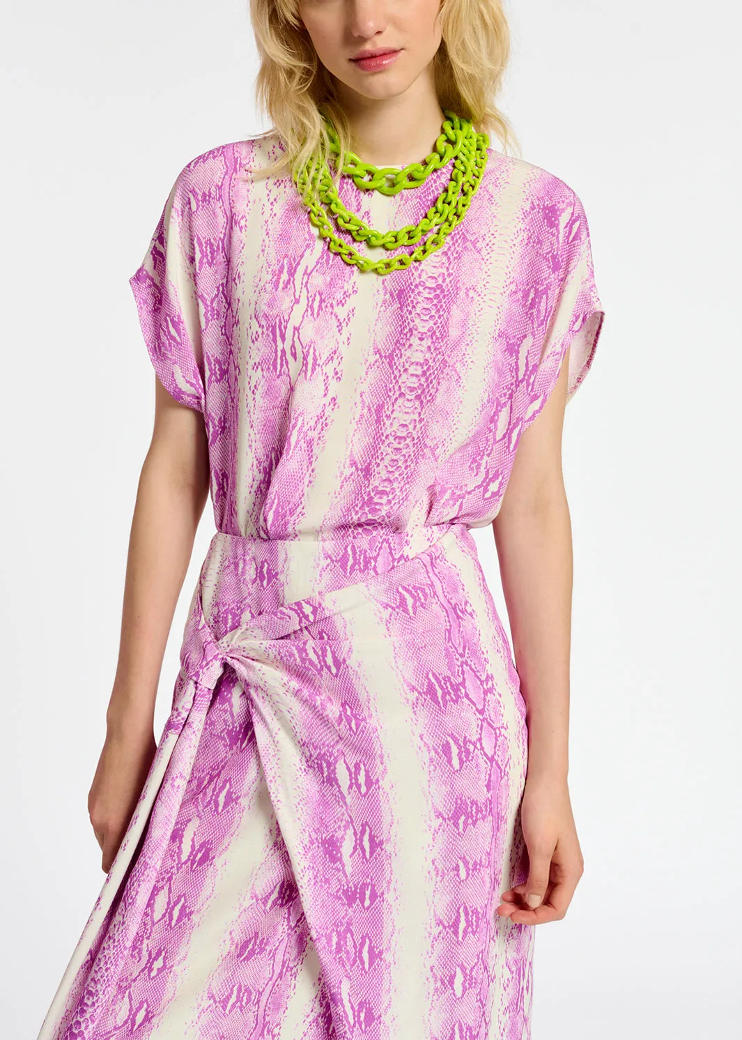 White and purple snake-print short-sleeved top