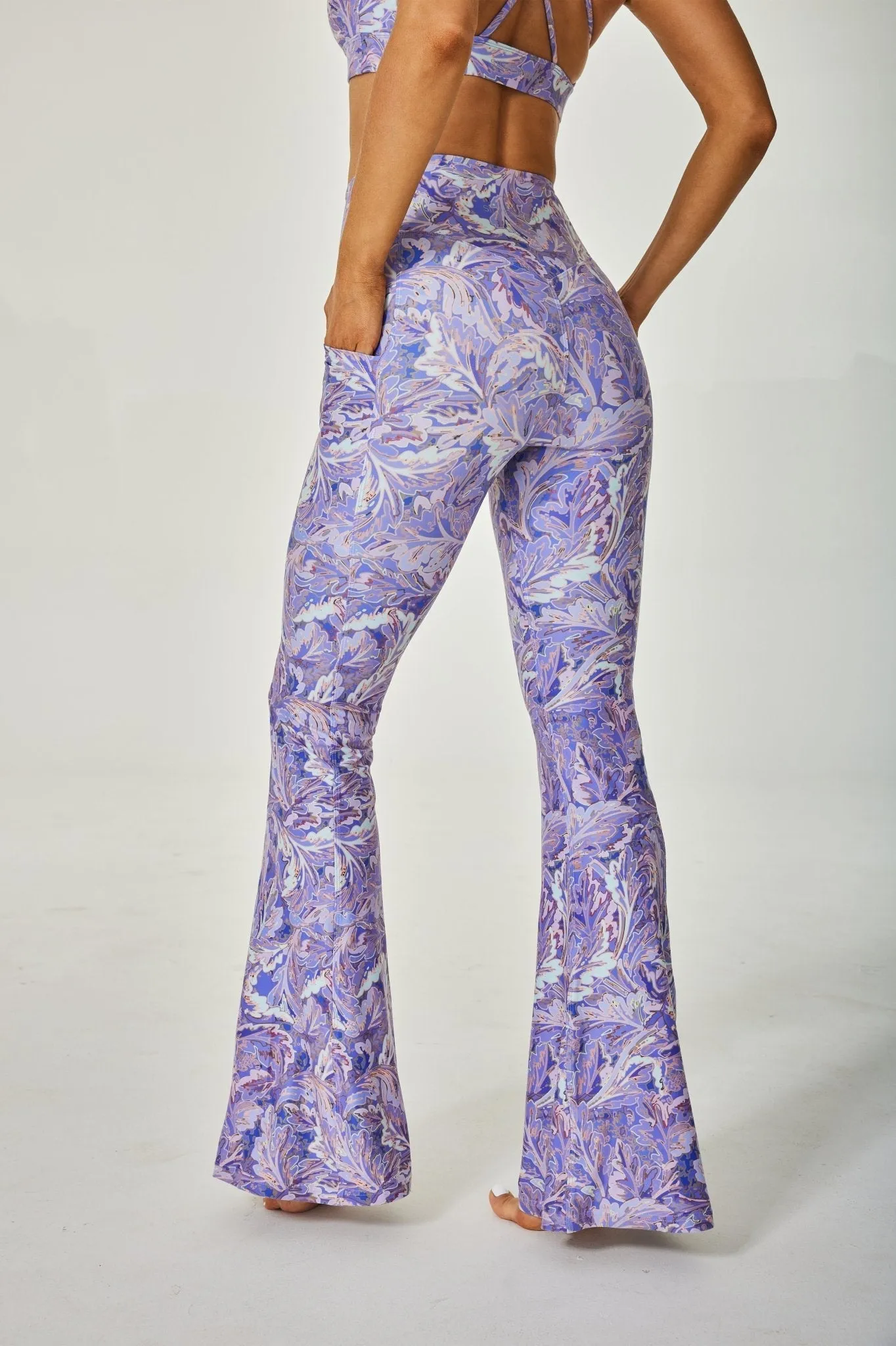 Womens Flare Workout Pants with Pockets – High Waist Bootcut Leggings in Purple Marble Print for Yoga, Fitness & Casual Wear