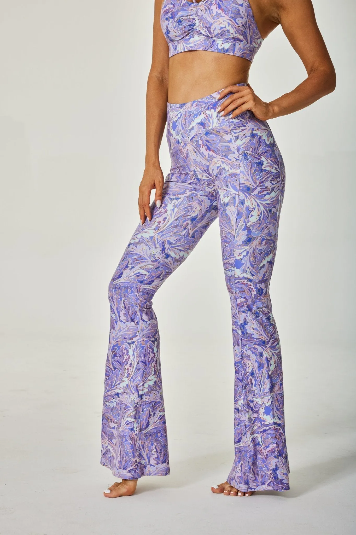 Womens Flare Workout Pants with Pockets – High Waist Bootcut Leggings in Purple Marble Print for Yoga, Fitness & Casual Wear