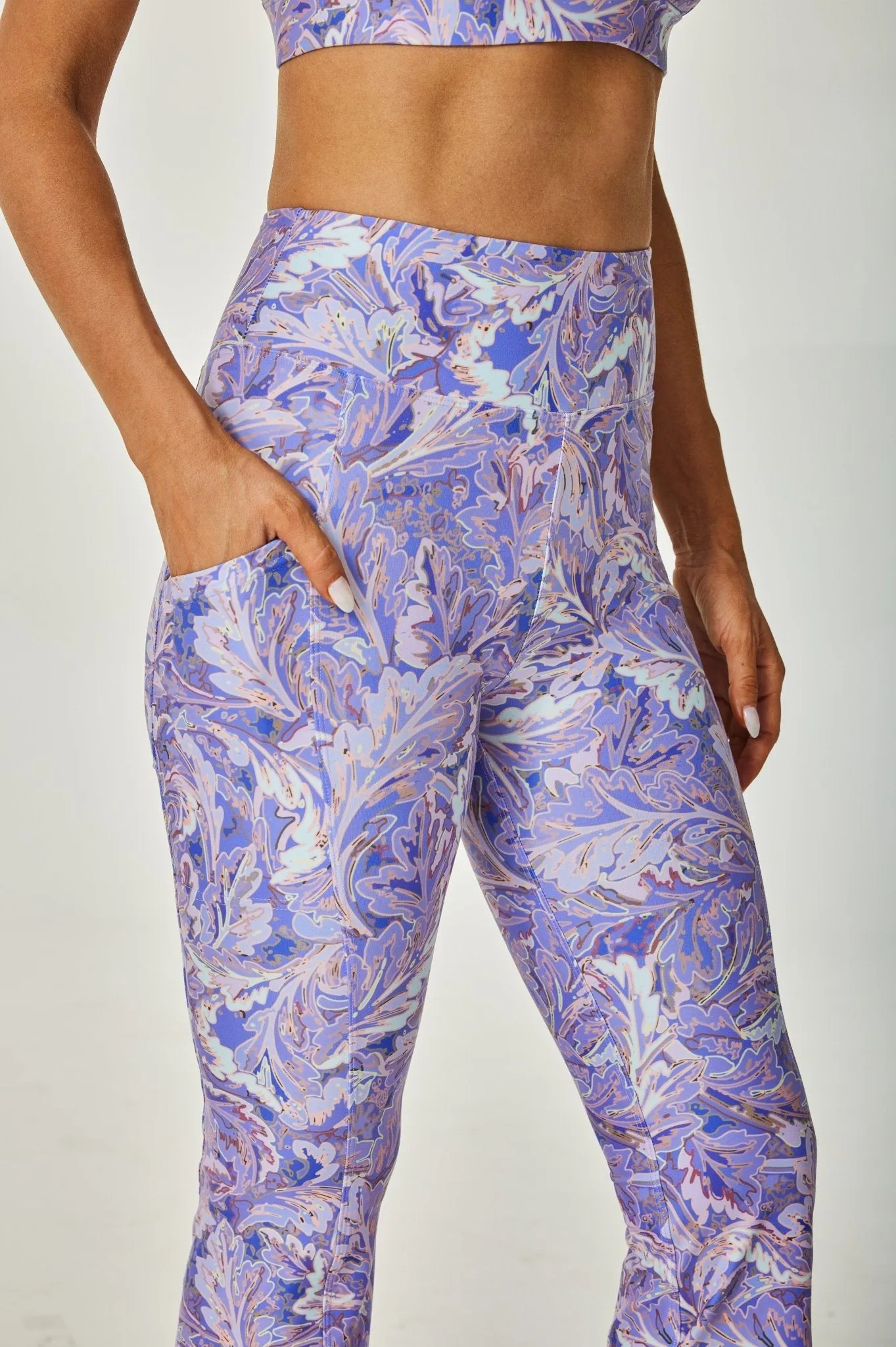 Womens Flare Workout Pants with Pockets – High Waist Bootcut Leggings in Purple Marble Print for Yoga, Fitness & Casual Wear