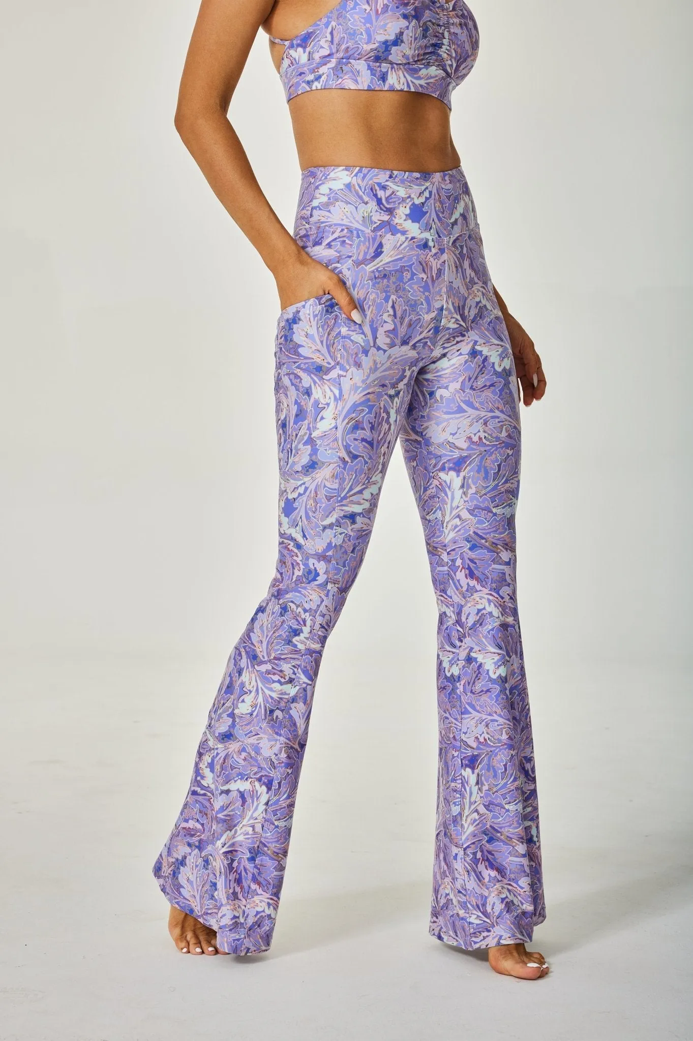 Womens Flare Workout Pants with Pockets – High Waist Bootcut Leggings in Purple Marble Print for Yoga, Fitness & Casual Wear