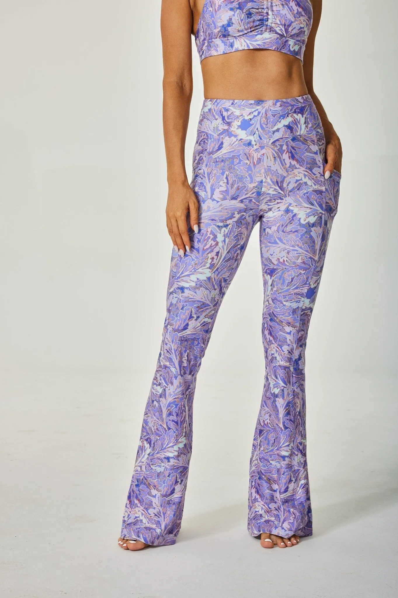 Womens Flare Workout Pants with Pockets – High Waist Bootcut Leggings in Purple Marble Print for Yoga, Fitness & Casual Wear